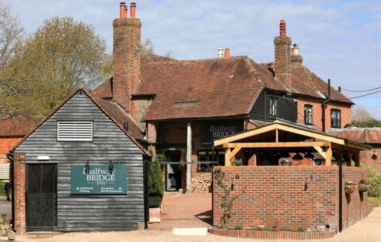 The Halfway Bridge Inn - Petworth